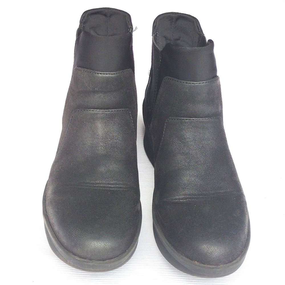 Clarks Cloudstepper Black Ankle Boot - image 2